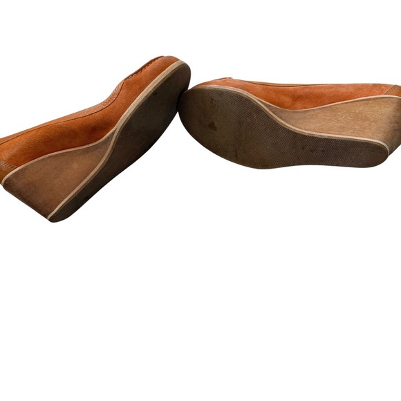 DOLCE & GABBANNA - VTG Classic D&G Orange Suede Bow Trim Wedge Heel Pumps 8.5 - Picture 4 of 12